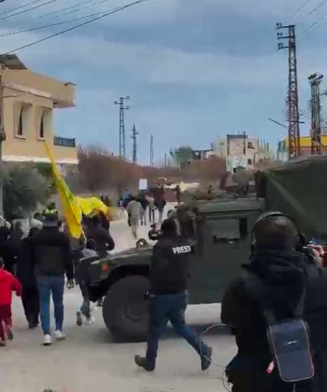 بالفيديو اشرف الناس في هذه اللحظة يدخلون الى بلدة كفركلا