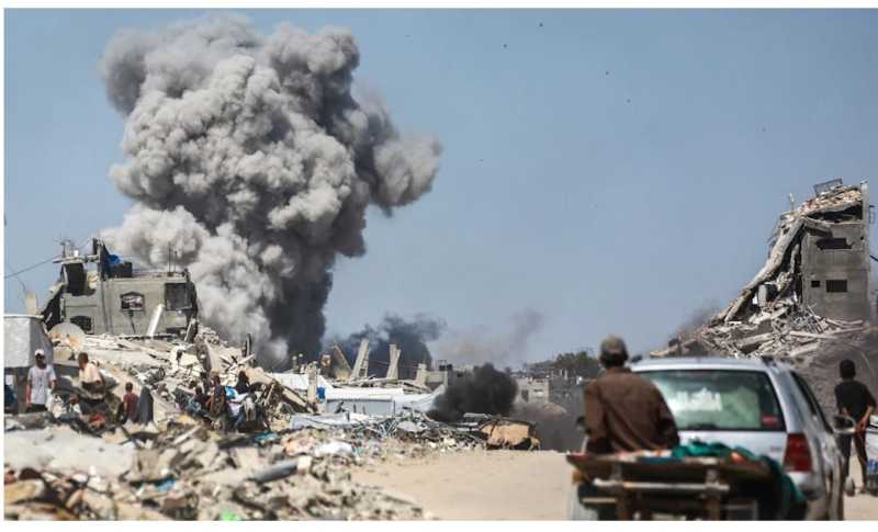 مجزرة إسرائيلية جديدة في غزة 25 شهيداً بقصف مدرسة تؤوي نازحين مجزرة إسرائيلية جديدة في غزة 25 شهيداً بقصف مدرسة تؤوي نازحين