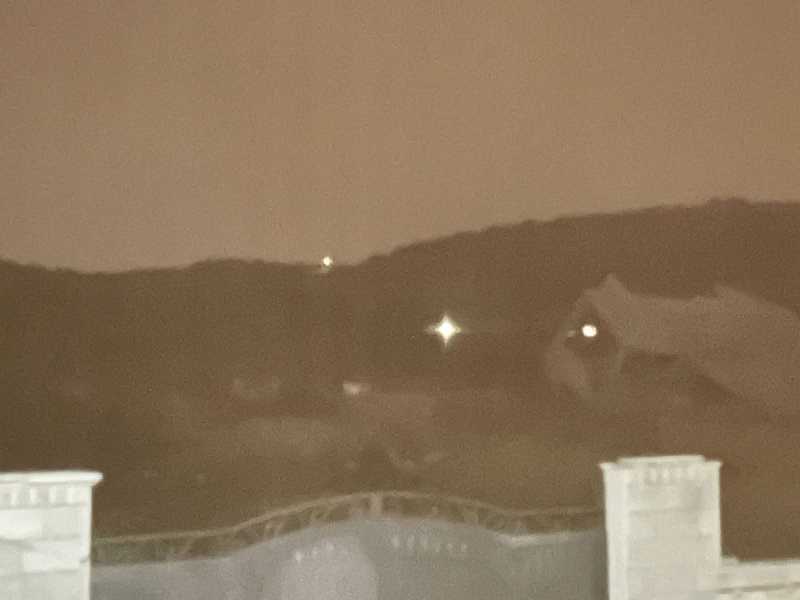 توغل لجيش العدو الإسرائيلي بين المنازل شرقي ميس الجبل جنوب لبنان