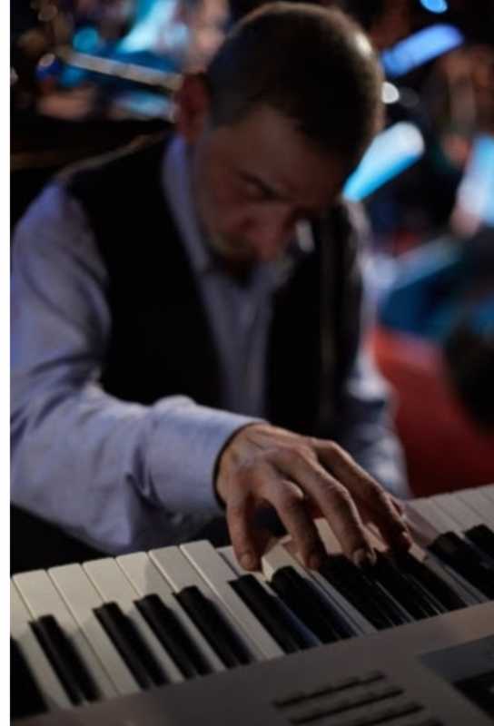 دموع فرح ودموع حزن في استقبال ووداع... نجوم مضيئة