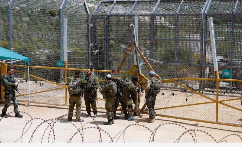 مشروع «اتفاق أمني» مذلّ مع العدو السويداء ترفع راية الانفصال مشروع «اتفاق أمني» مذلّ مع العدو السويداء ترفع راية الانفصال