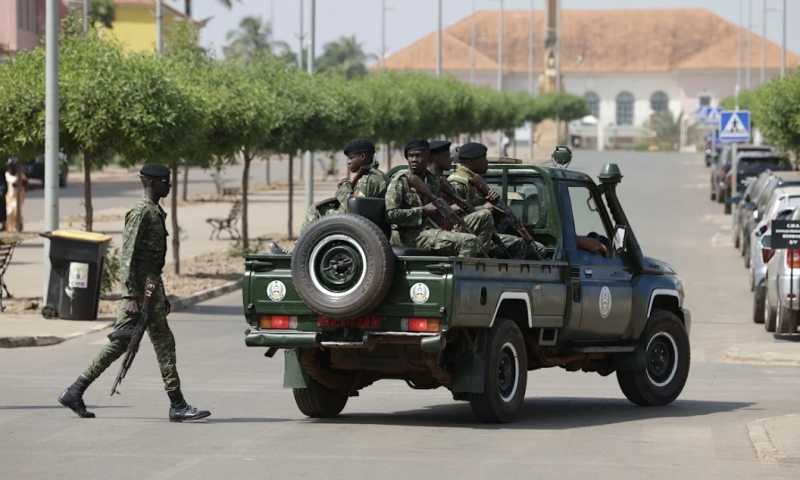 انقلاب عسكري في غينيا بيساو... واعتقال الرئيس انقلاب عسكري في غينيا بيساو... واعتقال الرئيس