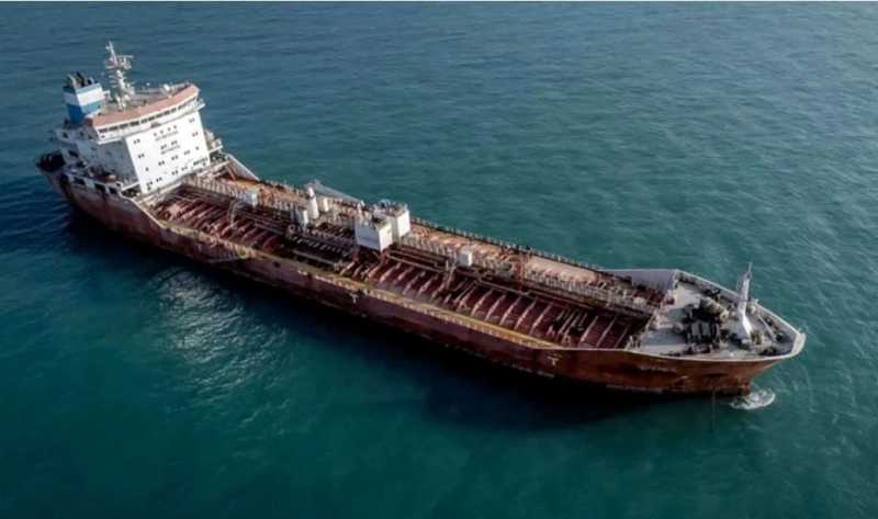 إيران تحتجز ناقلة نفط أجنبية قبالة سواحلها