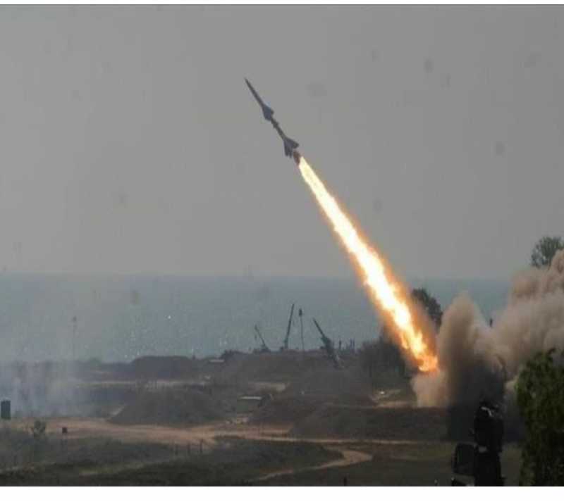 رصد إطلاق صاروخ بالستي من اليمن  سماع أصوات انفجارات ضخمة وسط الكيان الاإسرائيلي