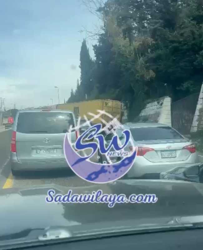 انقلاب شاحنة على طريق عاليه باتجاه البقاع