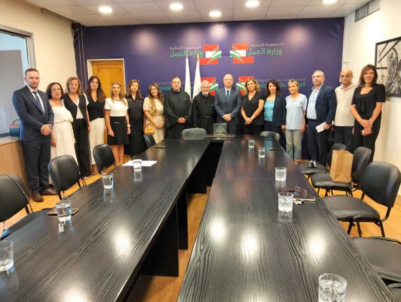 الوزير حيدر ترأس اجتماع لجنة المؤشر ووقّع مع المعهد الفنّي الانطوني اتفاقية تعاون