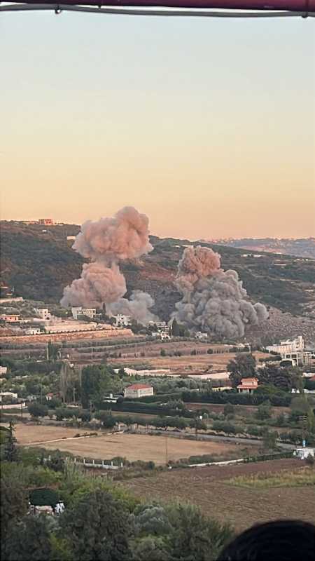 العدو الإسرائيلي الارهابي يعتدي على جنوب لبنان بثلاث غارات حتى اللحظة