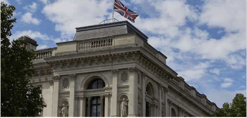 طلبت وزارة الخارجية البريطانية من مواطنيها المتواجدين في سوريا مغادرة البلاد فورًا وبأي وسيلة متاحة