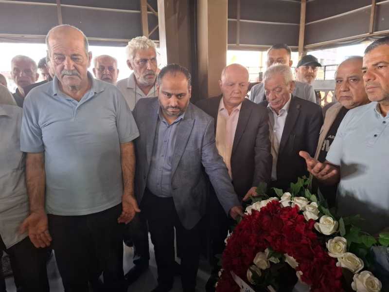 الاتحاد العمالي العام والنقابات العمالية في حضرة سيد شهداء الامة ووضعوا اكاليلا من الورد على الضريح