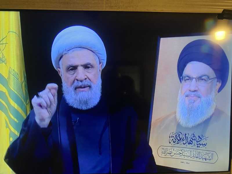 واهمٌ من يظن أن المقاومة ستُسلّم سلاحها ، الردّ من بيئة المقاومة السلاح باقٍ… حتى تسليمه إلى صاحب ال