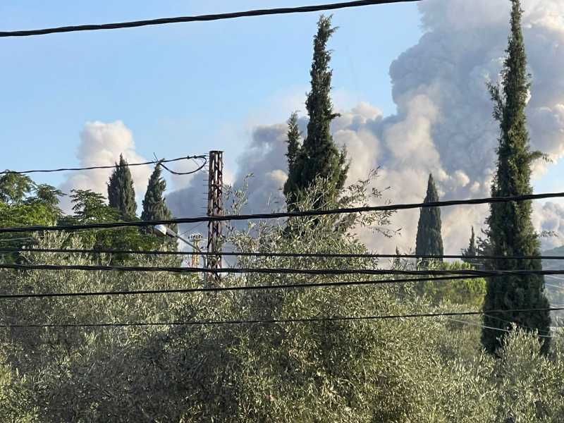العدو الإسرائيلي الارهابي المجرم ينتهك سيادة لبنان ويشن سلسلة احزمة نارية في منطقة علي الطاهر جنوب ل