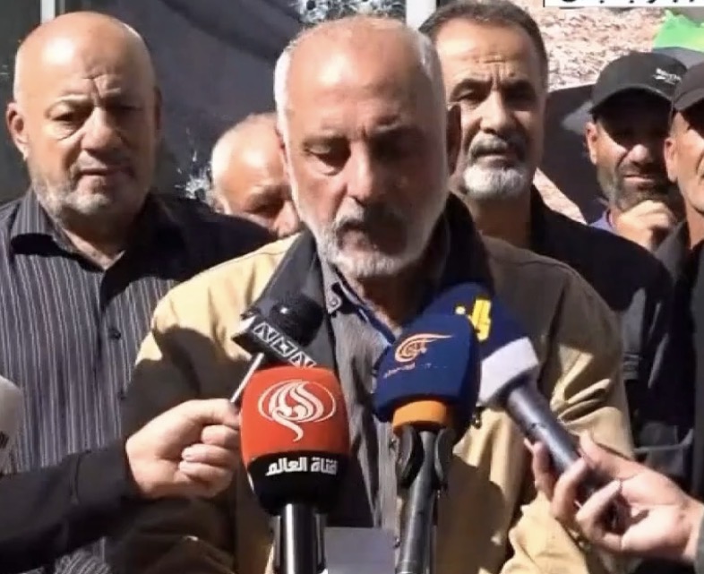 كلمة لرئيس بلدية بليدا، حسان حجازي، خلال وقفة استنكارية نظمها الأهالي من أمام مبنى البلدية