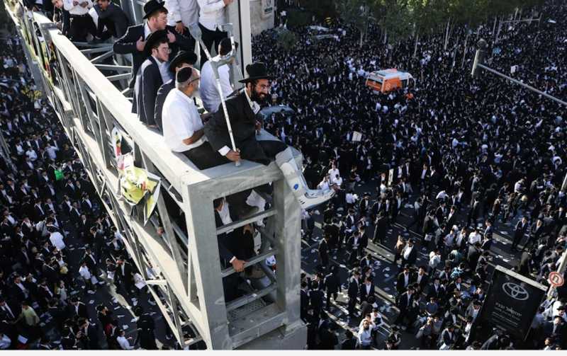 آلاف «الحريديم» يحتجون ضدّ التجنيد الإلزامي في الجيش الإسرائيلي