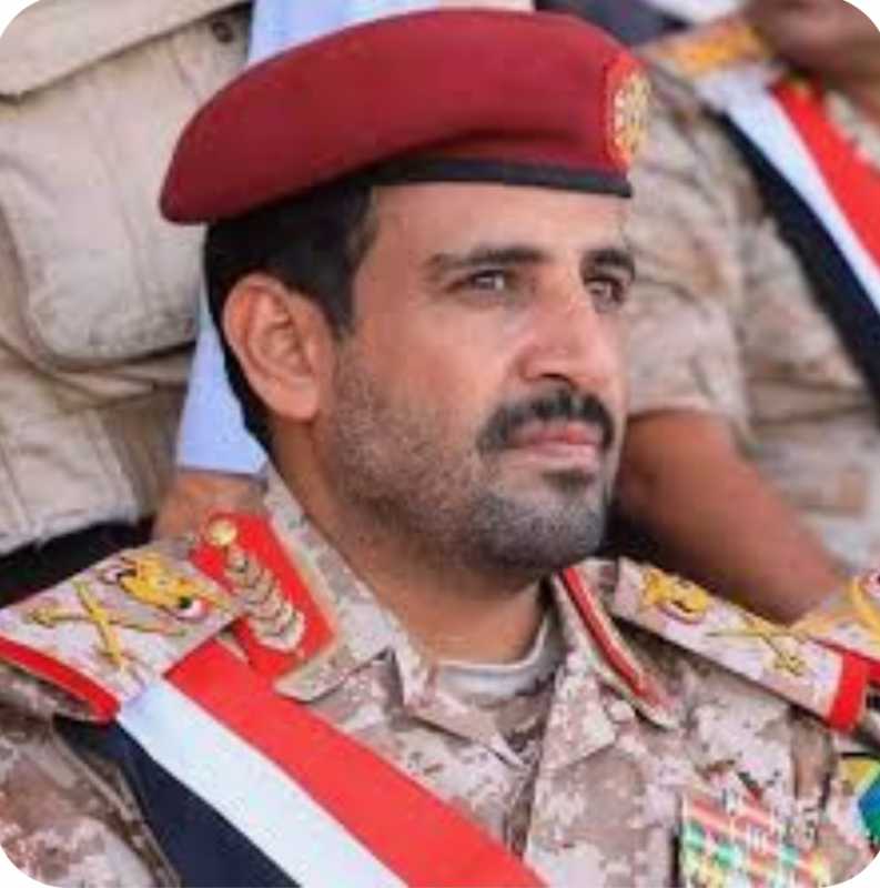 رئيس هيئة الأركان العامة اليمني اللواء الركن محمد عبدالكريم الغماري يعزي قائد أنصار الله السيد عبدال