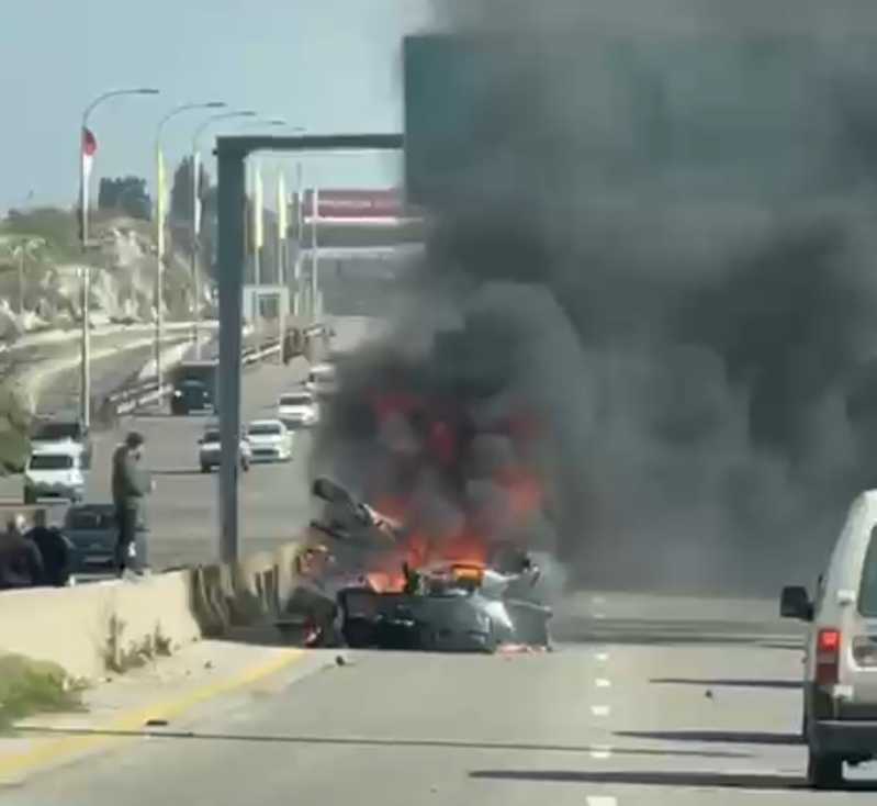 غارة إسرائيلية ارهابية اعتدت على سيارة على الطريق العام  قرب الصرفند