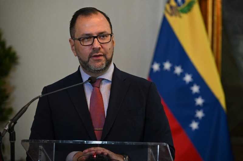 فنزويلا مباشر.. ضربات تستهدف كراكاس ومادورو يعلن الطوارئ