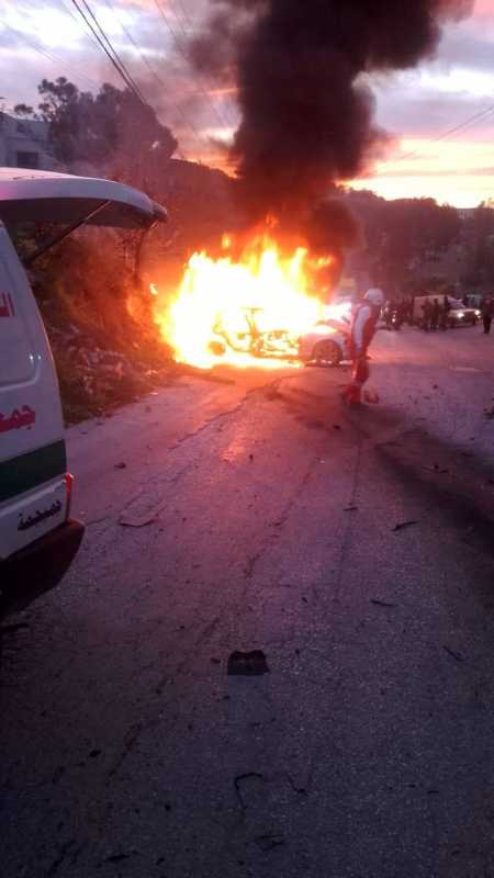 العدو الإسرائيلي الارهابي يغير من مسيرة على سيارة على طريق عين المزراب-صفد البطيخ جنوب لبنان