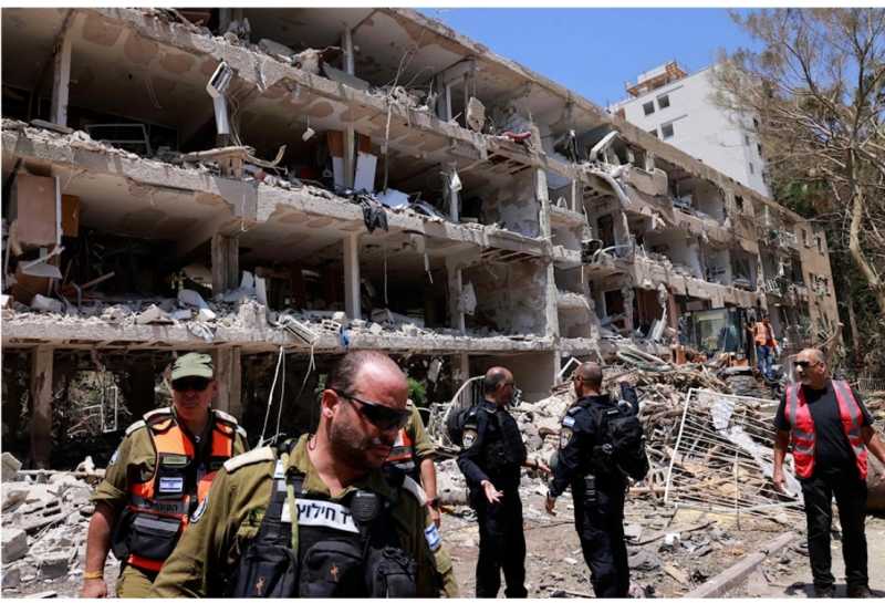 الشعوب العربية تؤيد الرد الإيراني والأنظمة تحمي القواعد الأميركية