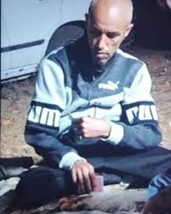 فلنُسلِّم السلاح إلى أبو عمر السمكري ،  ومجرد سؤال لماذا اعتقاله؟ وهل من مُدَّعٍ عليه؟