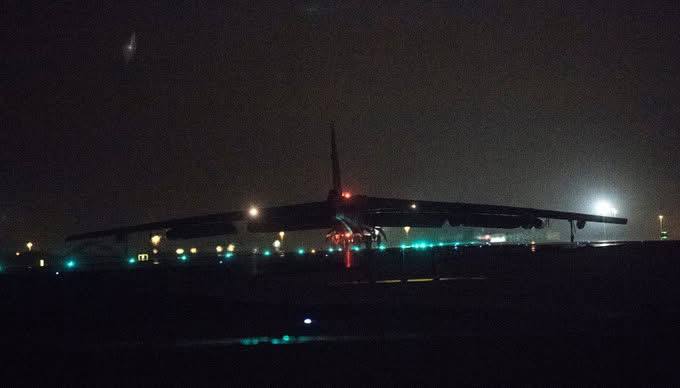ساعة الصفر للحرب الوجودية الكبرى.. حشد الـ B-52 ومقصلة "البنية التحتية" تواجه عقيدة الحسم 