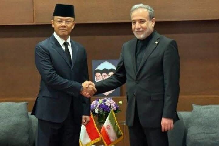 وزير الخارجية الإندونيسي يصل مشهد المقدسة لأداء واجب العزاء في استشهاد القائد الشهيد ويلتقي نظيره عر