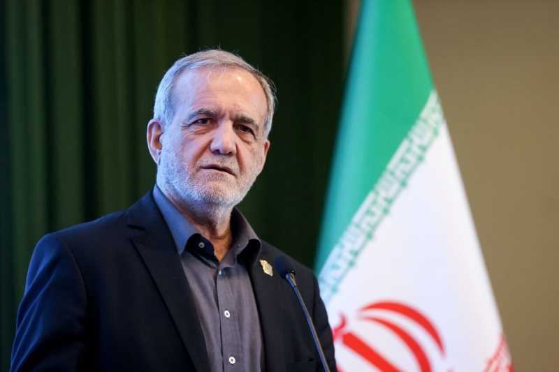 الرئيس بزشكيان لا قوة قادرة على إجبار الشعب الإيراني على الاستسلامانتقاد ازدواجية المعايير في النظام