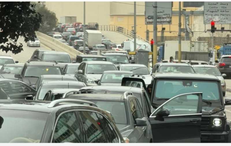 قطع طرقات احتجاجاً على الضرائب التي أقرتها الحكومة