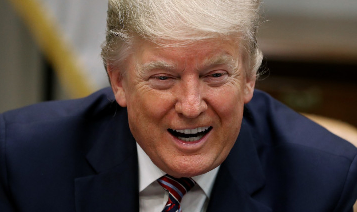 الجيش الأميركي يبلغ ترامب جهوزيته لضرب إيران... ولافروف يحذّر