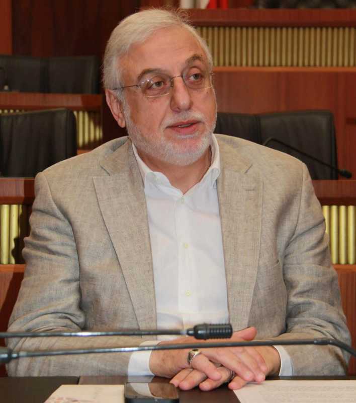 النائب الصمد اعتذر عن عدم تقبّل تهاني الفطر ودعا إلى الوحدة الوطنية.