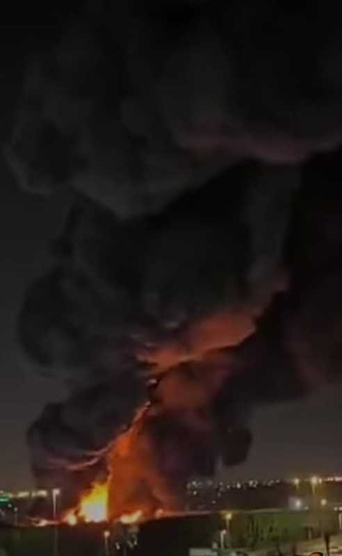 حرس الثورة الإسلامية في إيرانالانسحاب المفاجئ لحاملة الطائرات"جيرالد آر فورد"الأمريكية من 