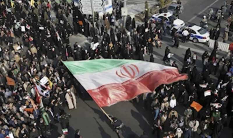 جلال إيران في مرآة الساحات