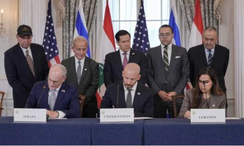 غارات إسرائيلية على جنوب لبنان بعد «اتفاق العار»