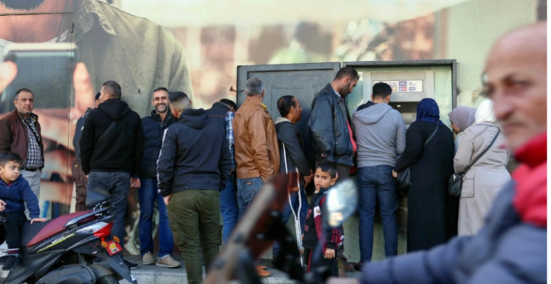 السلطة تتبنّى سياسة تثبيت سعر الصرف... مجدداً العودة إلى اقتصاد أكثر تشوّهاً