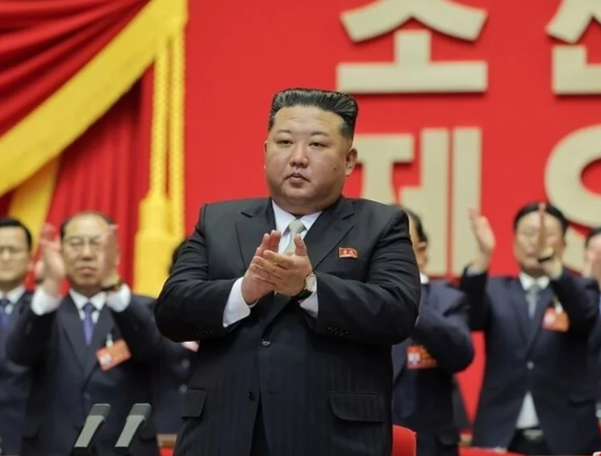 كيم جونغ أون يعلن خطة جديدة لتعزيز القدرات العسكرية ونشر أسلحة استراتيجية كيم جونغ أون يعلن خطة جديدة لتعزيز القدرات العسكرية ونشر أسلحة استراتيجية