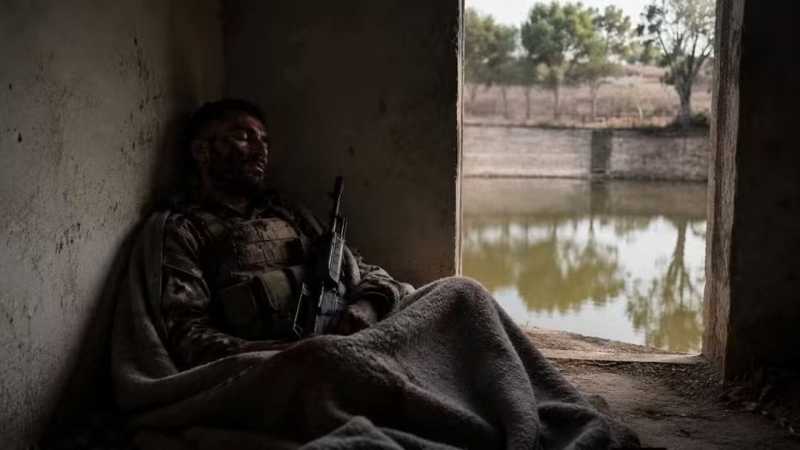 عميت عيون لا تراك للعز كاتبا... يا حدقة العين