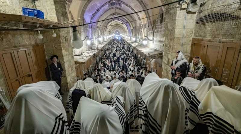 40 ألف مقتحم للأقصى منذ بداية العام إسرائيل للفلسطينيين «نحن أصحاب المكان» 40 ألف مقتحم للأقصى منذ بداية العام إسرائيل للفلسطينيين «نحن أصحاب المكان»