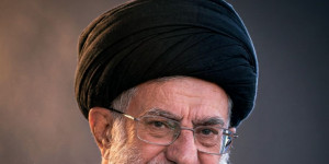 المجلس الشيعي يدعو أهلنا لإعلان الحداد والتعطيل غدا الاثنين استنكارا لاغتيال السيد الخامنئي