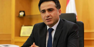 الوزير السابق الدكتور علي حمية: