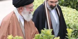 قائد الثورة: الشعب الايراني وببعثته الجديدة، صار مبعث فخر للشعوب الحرة بالعالم