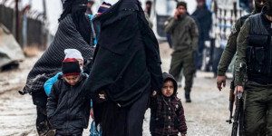 العراق يتسلّم 2250 إرهابياً من سوريا ويباشر تصنيفهم قضائياً