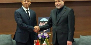 وزير الخارجية الإندونيسي يصل مشهد المقدسة لأداء واجب العزاء في استشهاد القائد الشهيد ويلتقي نظيره عراقجي