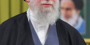 قائد الثورة الإسلامية يشكر الشعب الإيراني على إنجازه العظيم في ذكرى انتصار الثورة الإسلامية