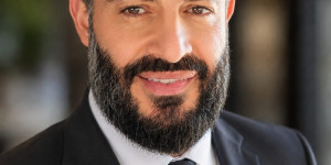   علي الـ ـمـ ـوسـ ـوي… حين تتحول الفكرة إلى لحن  