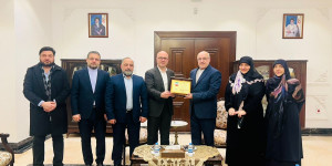 وفد من مستشفى الرسول الأعظم (ص) يزور السفير مجتبى أماني في زيارة وداعية