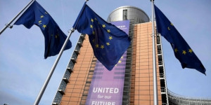 باريس: لدينا أدوات أوروبية للرد على رسوم ترامب