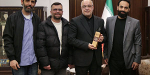 وفد من مؤسسة الجرحى ودع السفير الايراني مجتبى اماني وقدم له درعا تكريمية