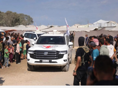 «القسام» تسلّم 20 أسيراً إسرائيلياً...وترامب يتبجّح في تل أبيب «القسام» تسلّم 20 أسيراً إسرائيلياً...وترامب يتبجّح في تل أبيب