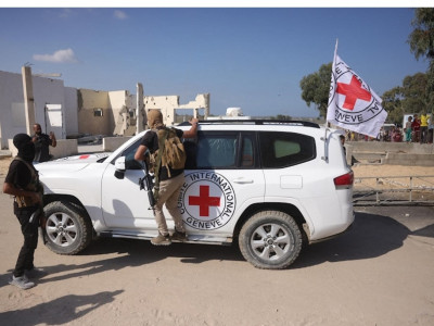 «القسام» تسلّم 20 أسيراً إسرائيلياً...وترامب يتبجّح في تل أبيب «القسام» تسلّم 20 أسيراً إسرائيلياً...وترامب يتبجّح في تل أبيب