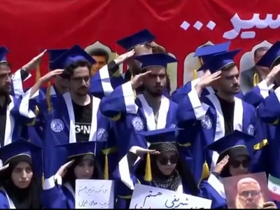 مراسم دفن قادة “الاقتدار الوطني” في إيران بحضور رسمي وشعبي واسع مراسم دفن قادة “الاقتدار الوطني” في إيران بحضور رسمي وشعبي واسع