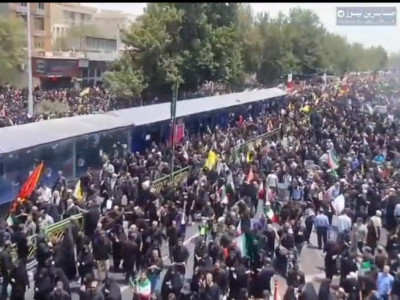 مراسم دفن قادة “الاقتدار الوطني” في إيران بحضور رسمي وشعبي واسع مراسم دفن قادة “الاقتدار الوطني” في إيران بحضور رسمي وشعبي واسع